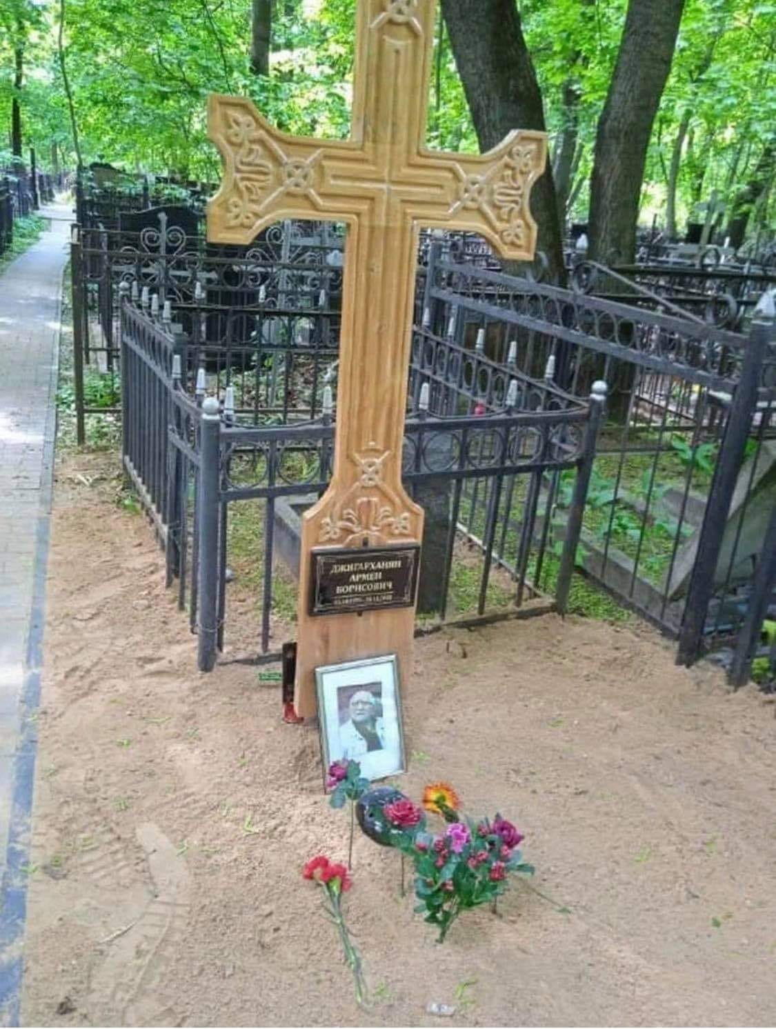 Могила Армена Джигарханяна Ваганьковское кладбище